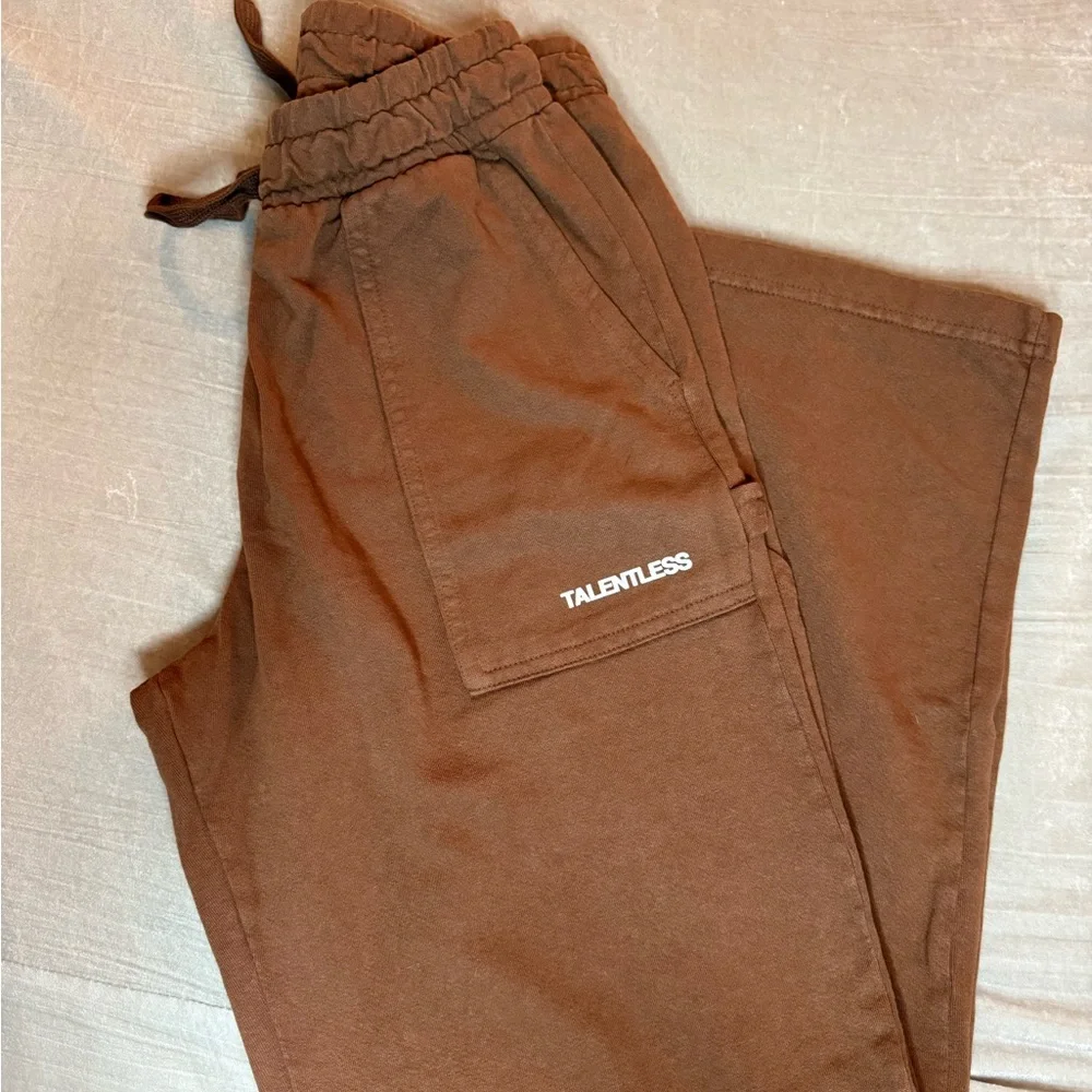 TALENTLESS Woman’s Cargo Pants in Brown - Picture 3 of 4